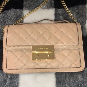 MICHAEL KORS NUDE QUILTED CHAIN BAG